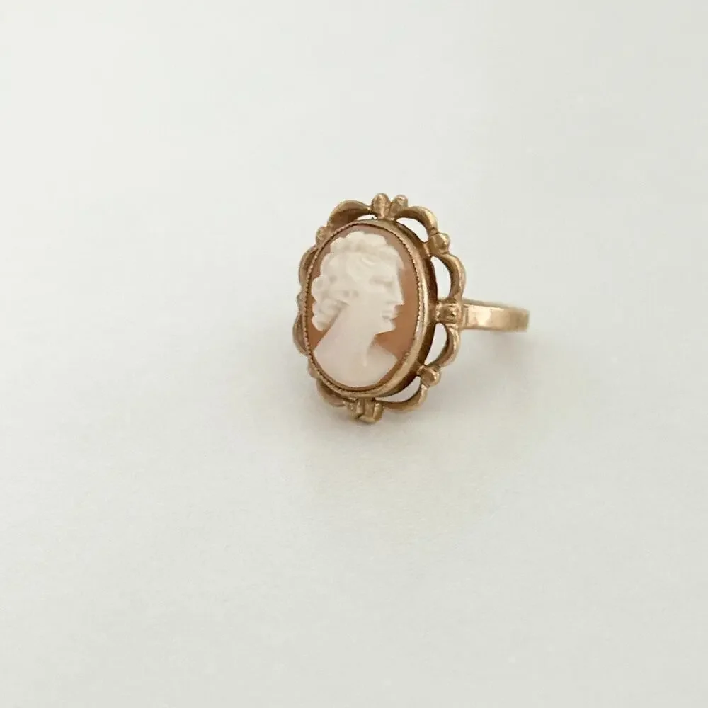 Vintage 10K Yellow Gold Genuine Cameo Shell Hand Carved Ladies Band Ring Size 5